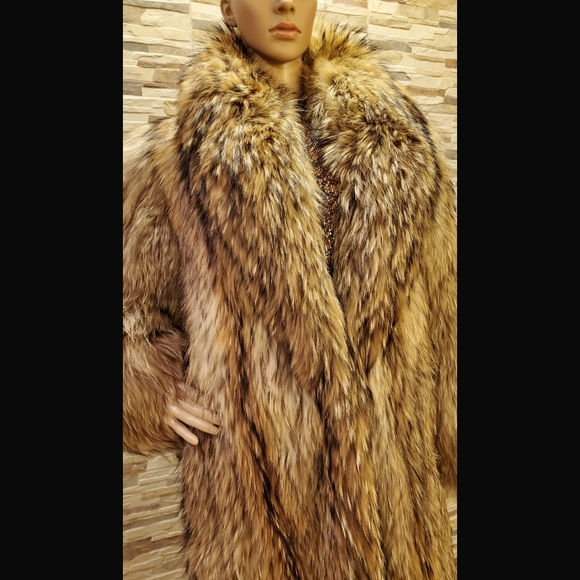 The Evans Collection Long Wolf Coat - Picture 1 of 17